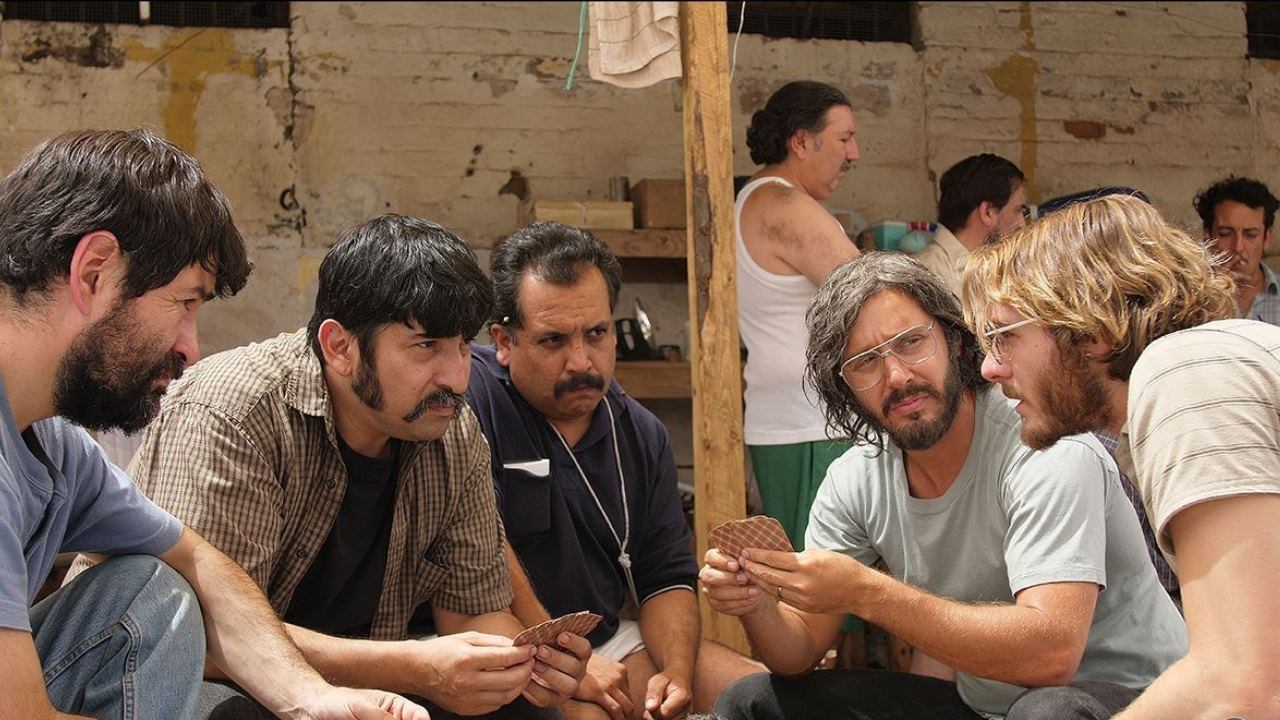 Pacto de fuga Background