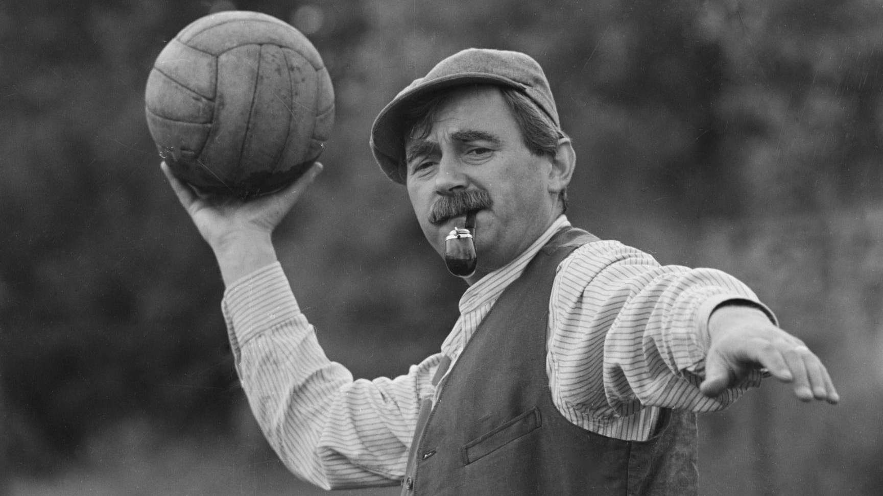 Klapzubova jedenáctka Background