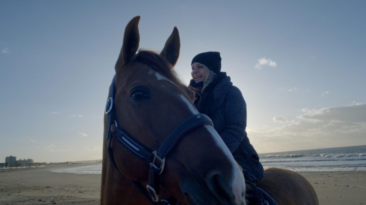 À demain sur la Lune Background