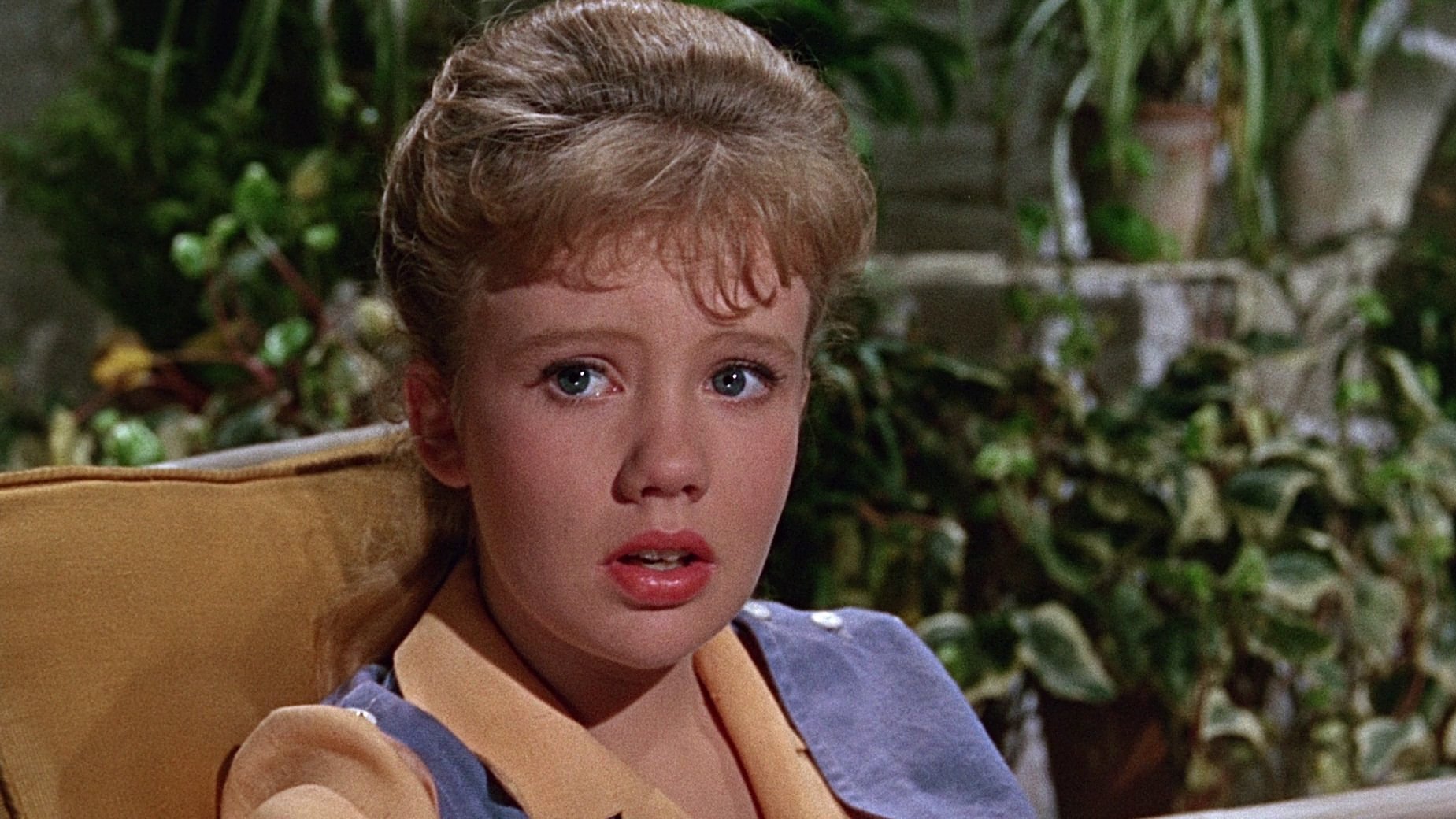 The Chalk Garden Background