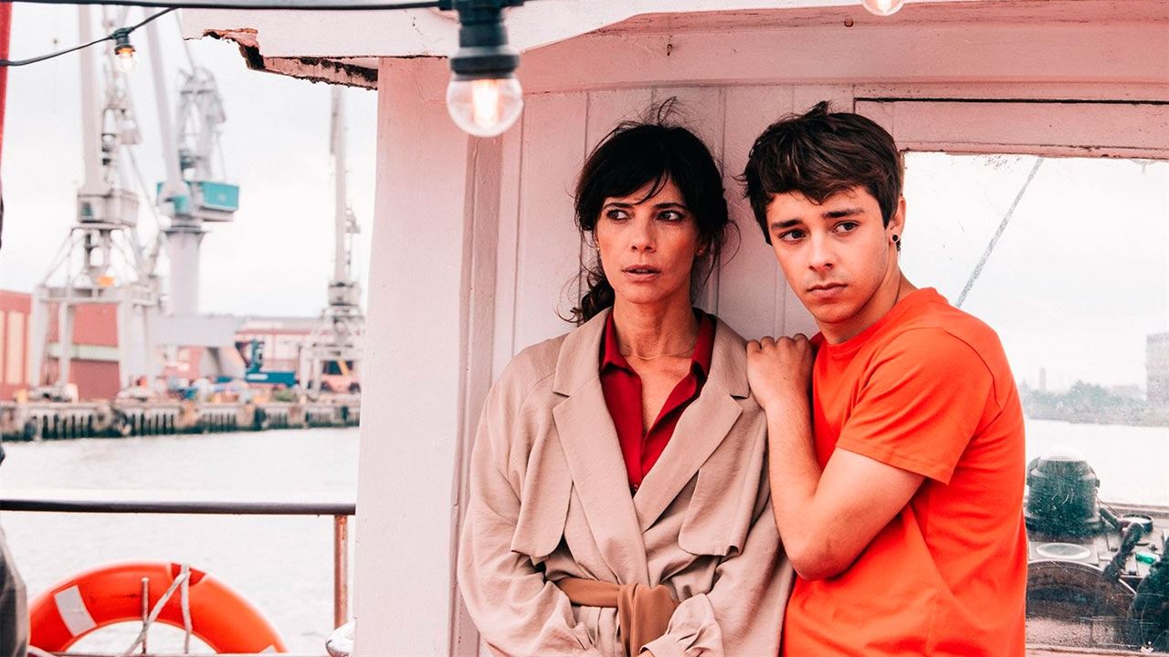 El doble más quince Background