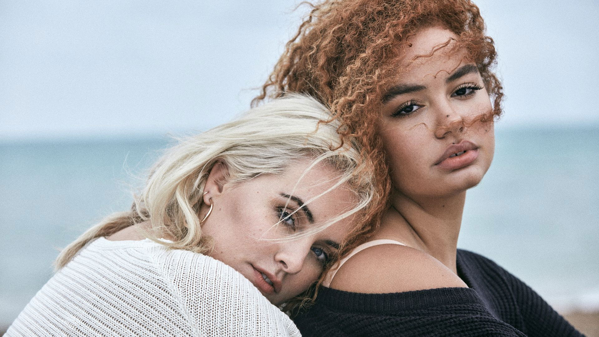 Curvy Girls: Stripped Bare Background