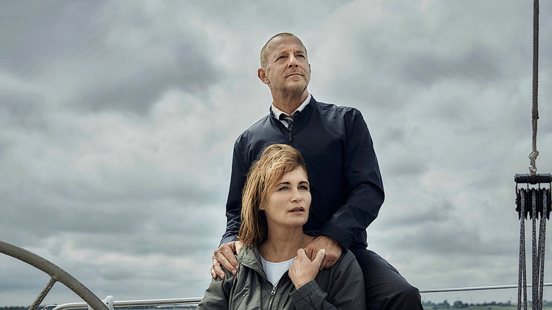 Die Frau im Meer Background