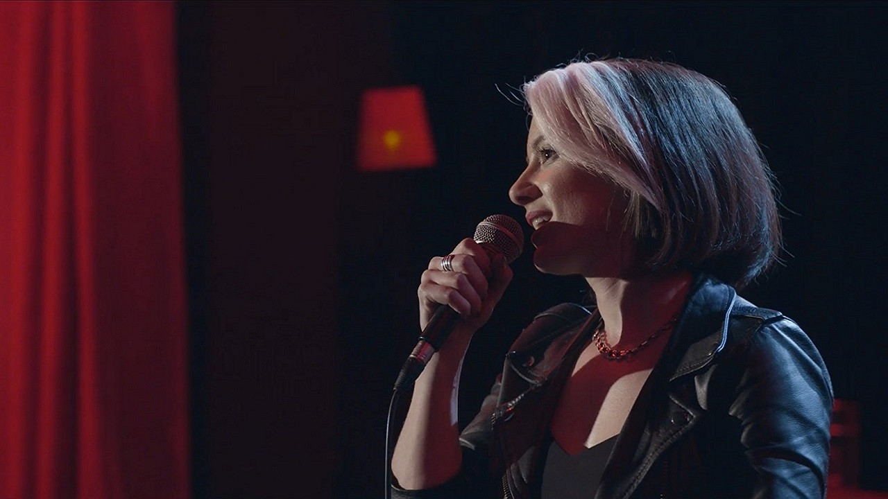 Malena Pichot: Estupidez compleja Background