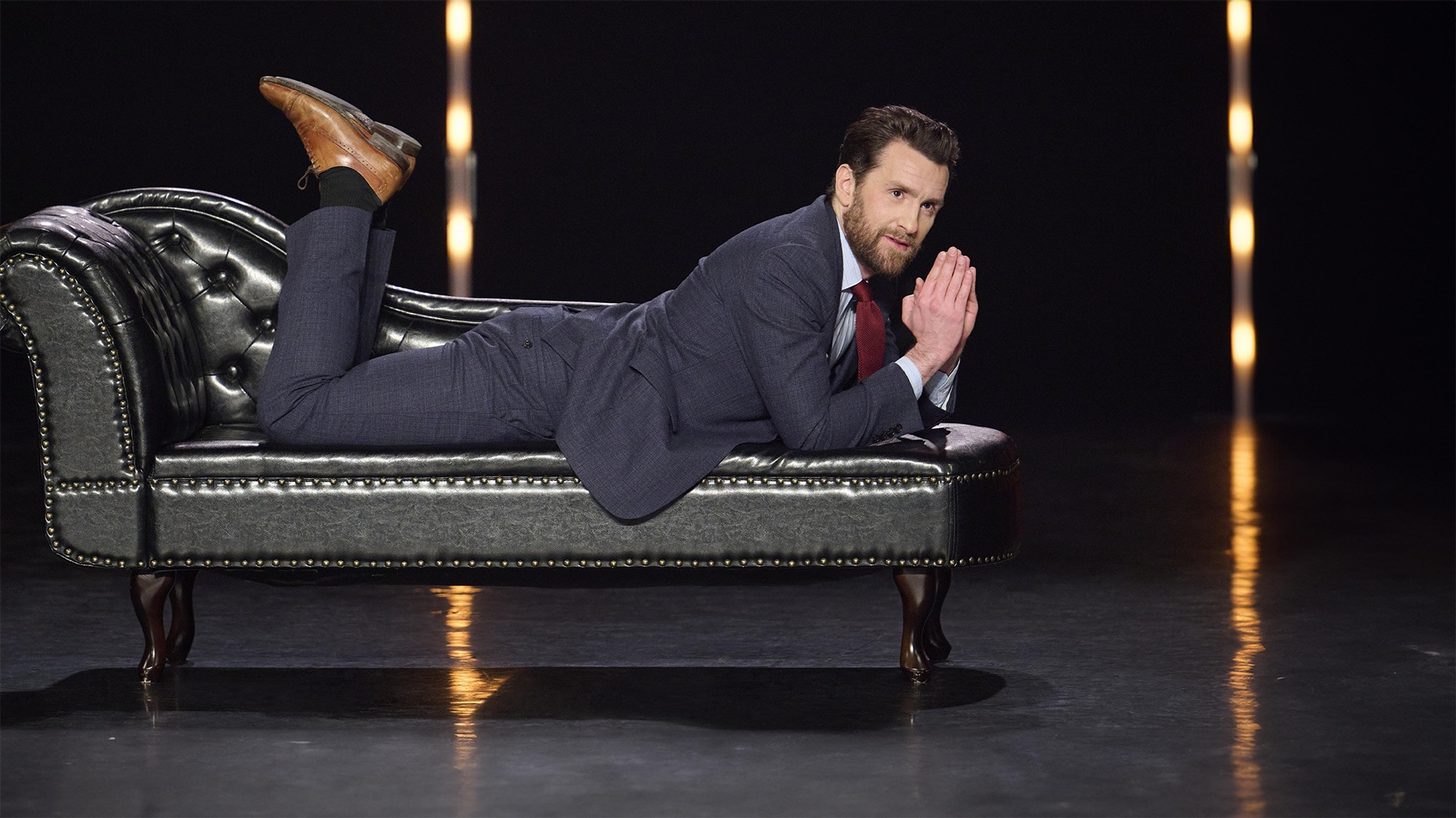 Pablo Mira dit des choses contre de l'argent Background