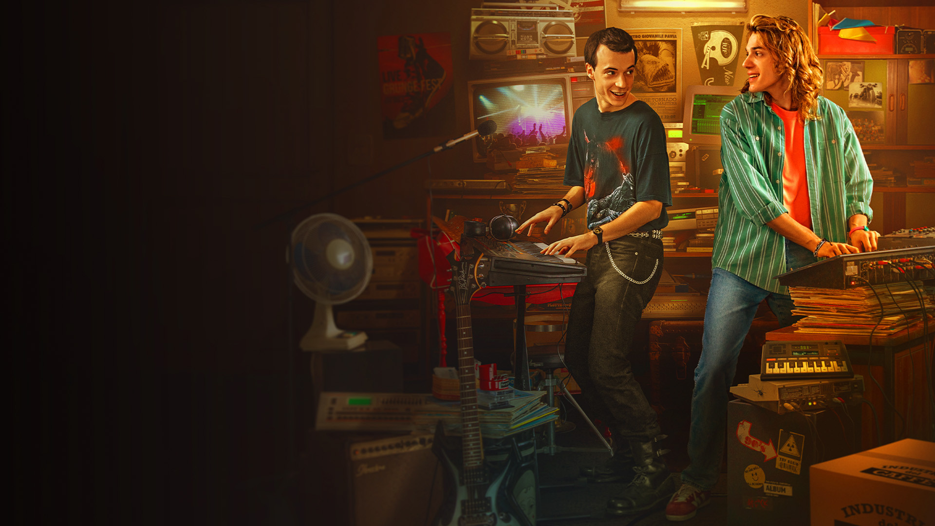 Hanno ucciso l'Uomo Ragno - La leggendaria storia degli 883 Background