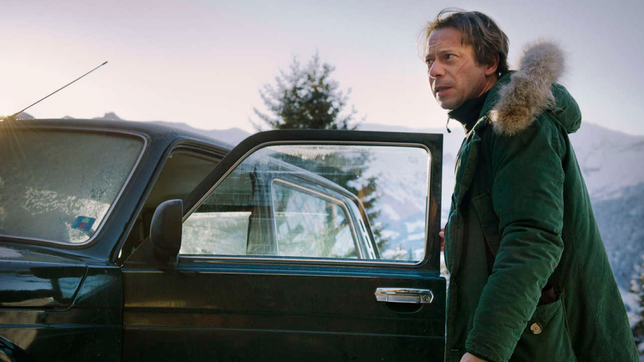 Love Is the Perfect Crime Background