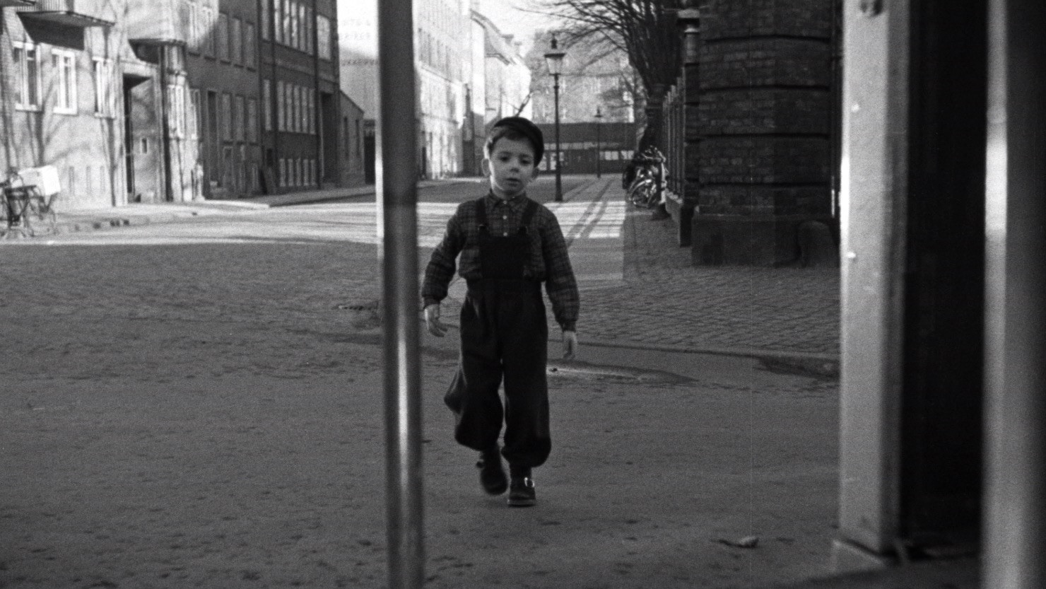 Palle Alone in the World Background