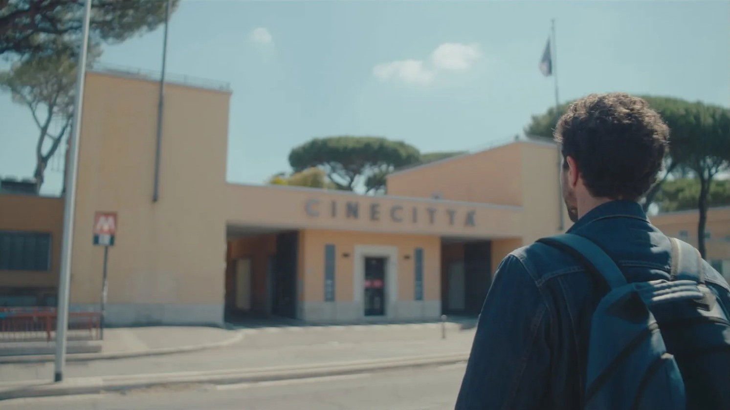 100 di questi anni Background