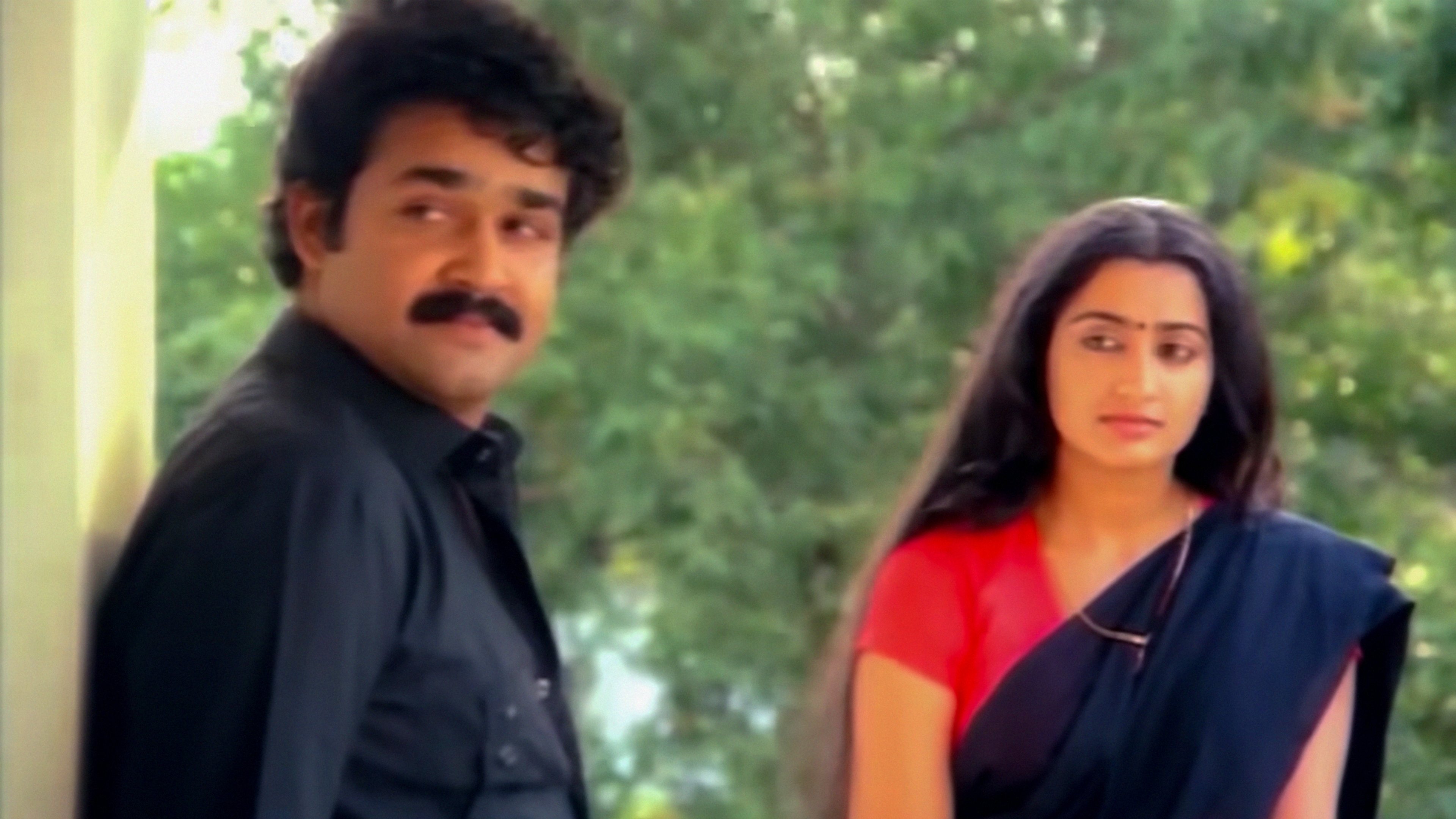 Thoovanathumbikal Background