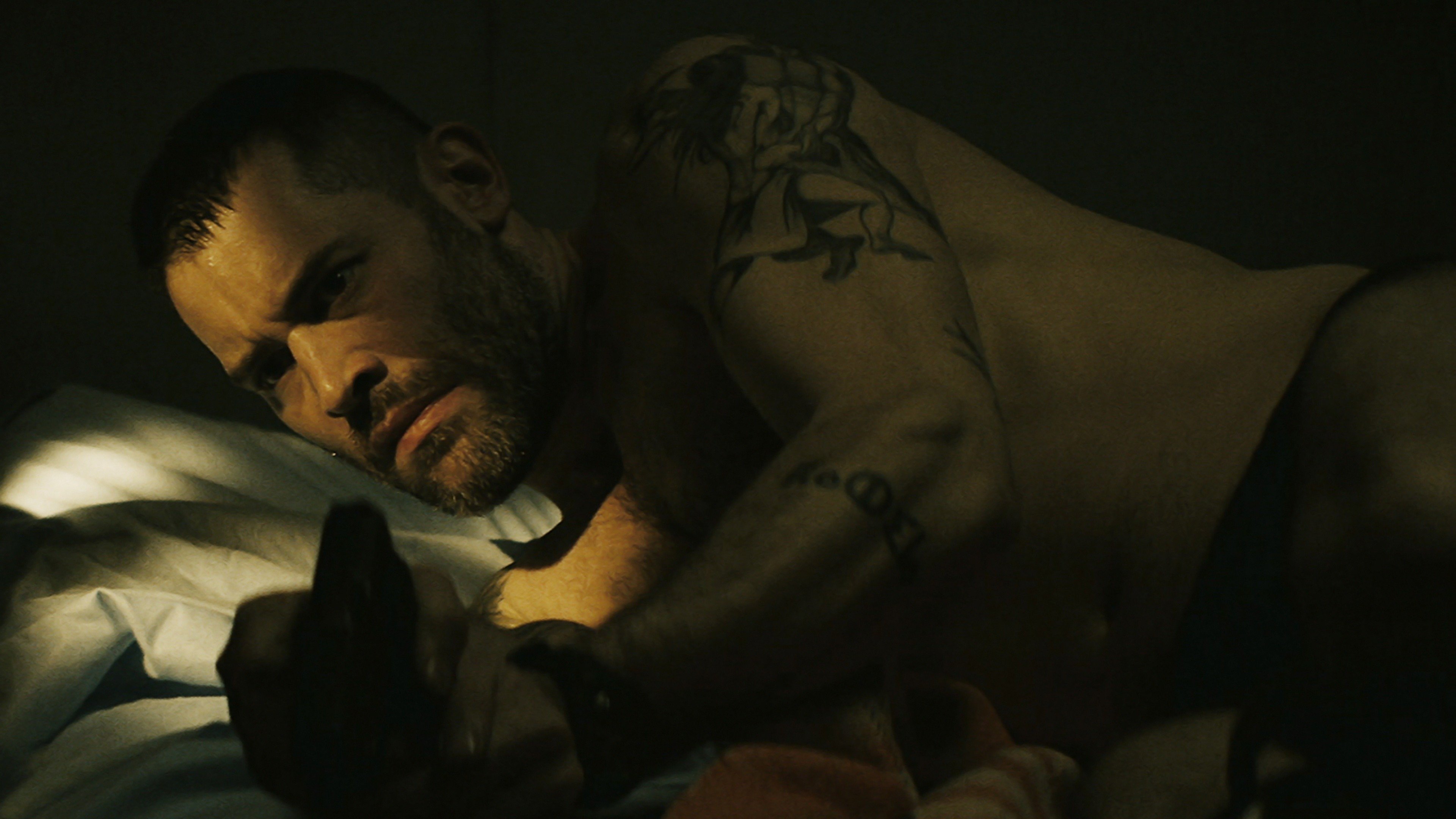 De guerre lasse Background