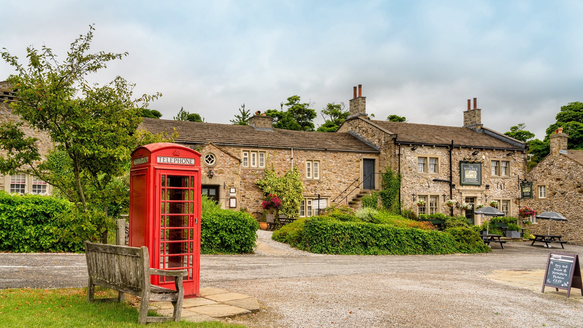 Emmerdale Background