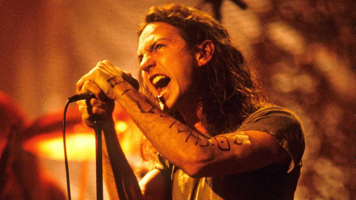 Pearl Jam: MTV Unplugged Background