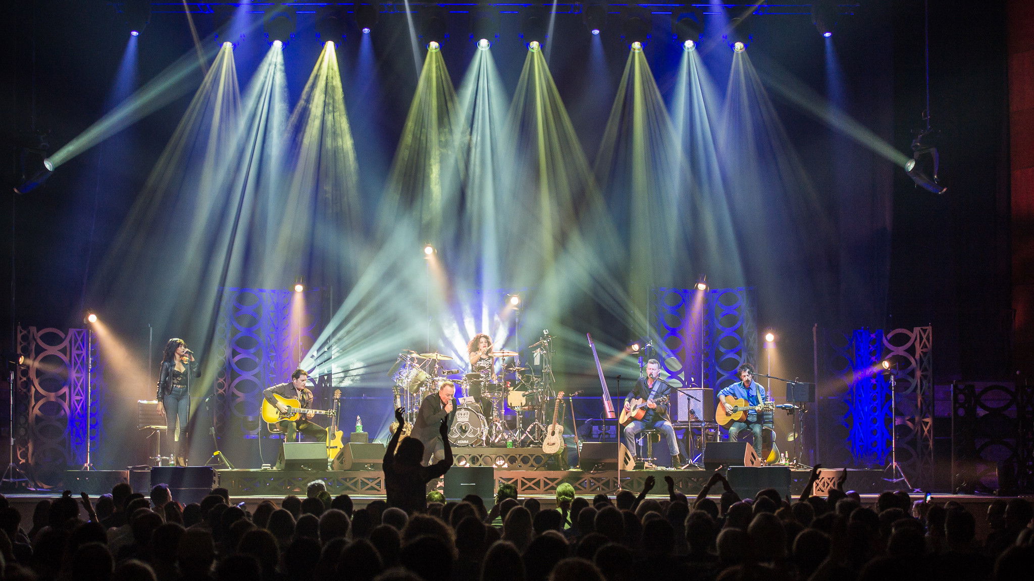 Simple Minds | Seen The Lights: Live In Verona 2004 Background