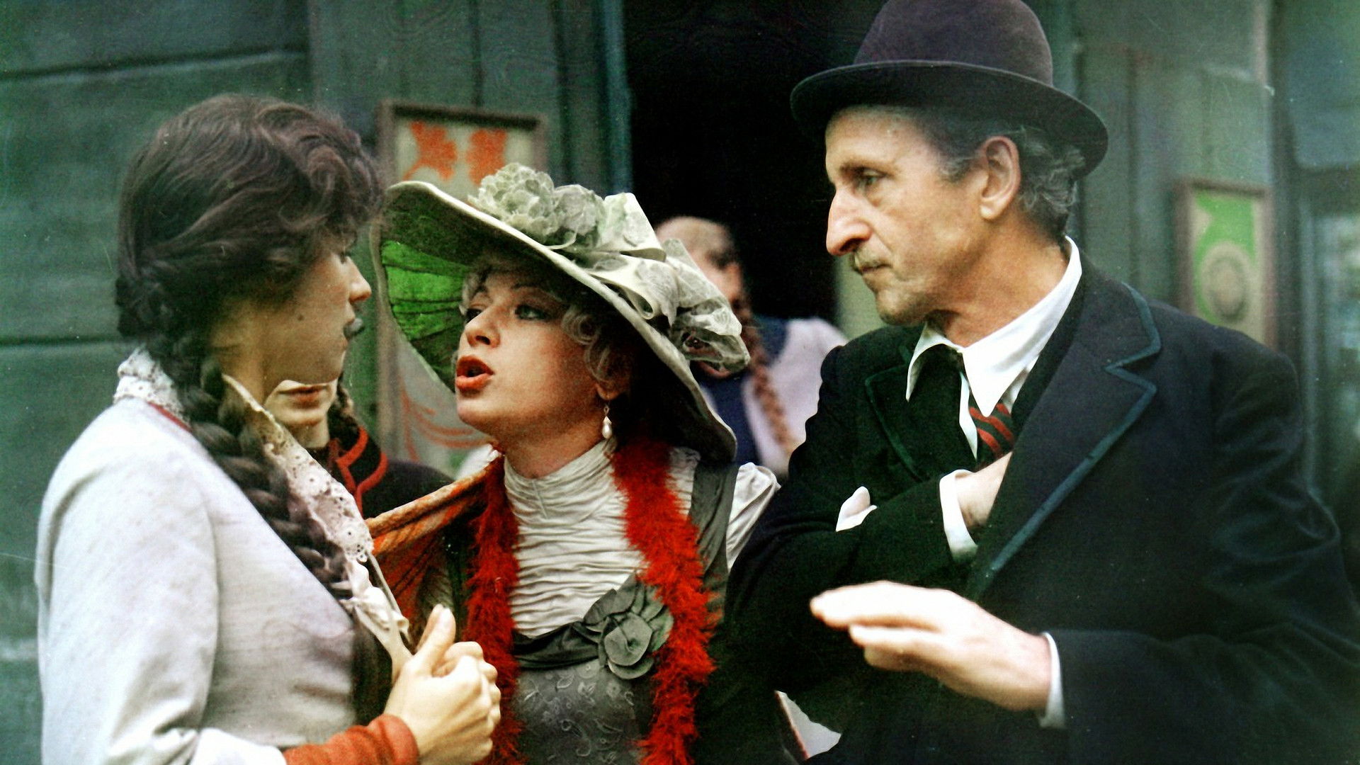 The Girls of Nowolipki Background