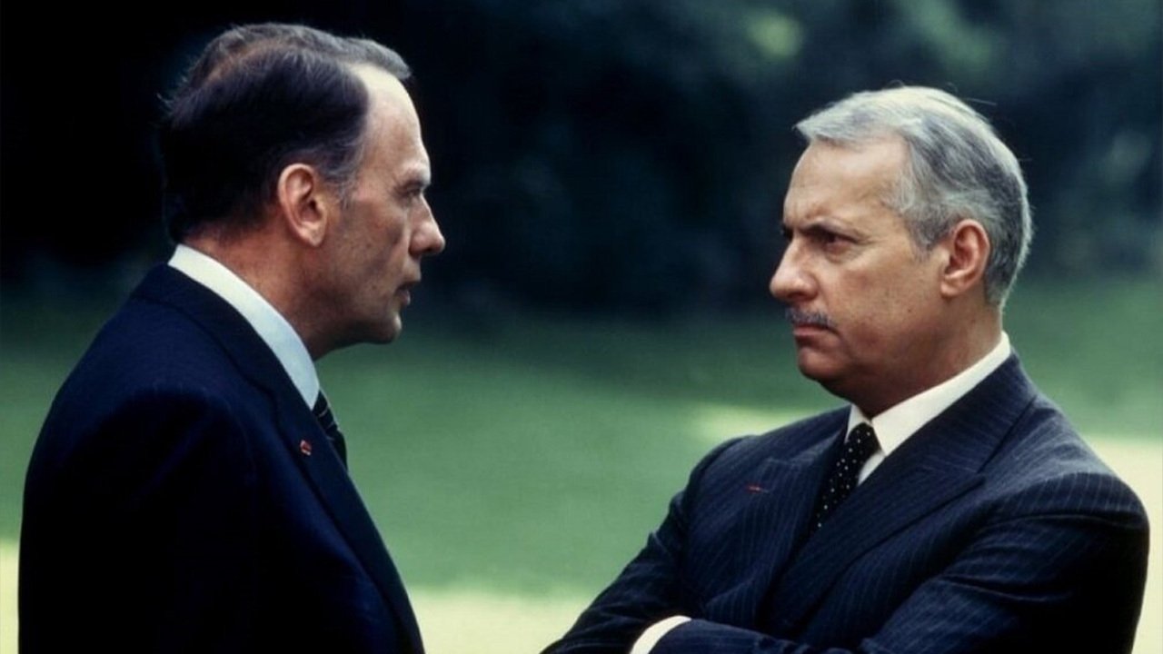 Le Bon Plaisir Background