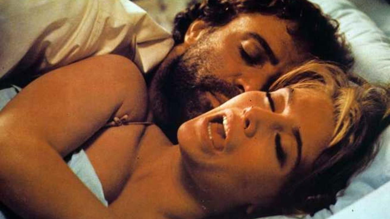 Sotto Sotto Background