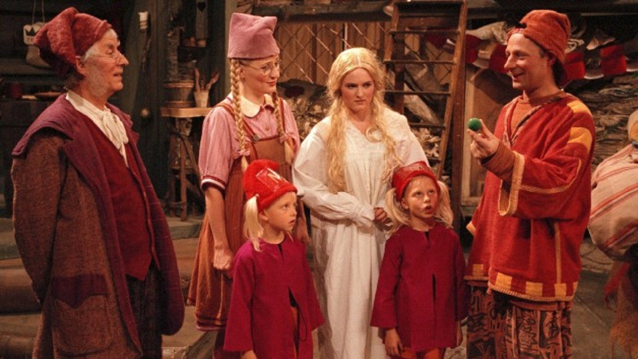 Pyrus i Alletiders Eventyr Background