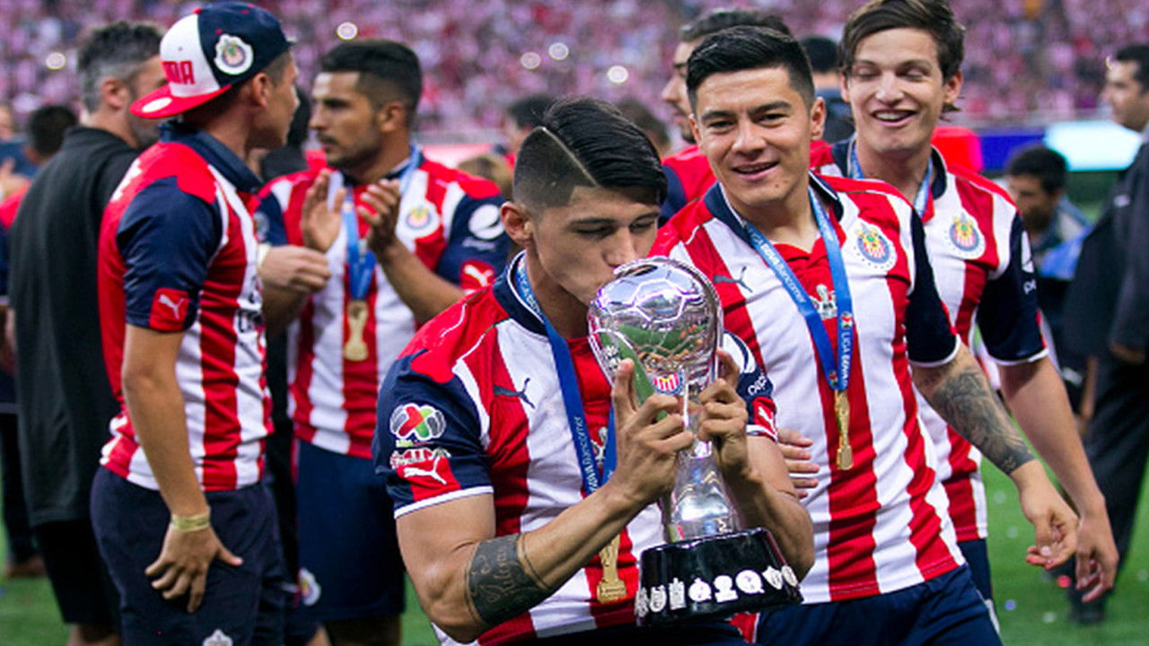 Chivas: La película Background