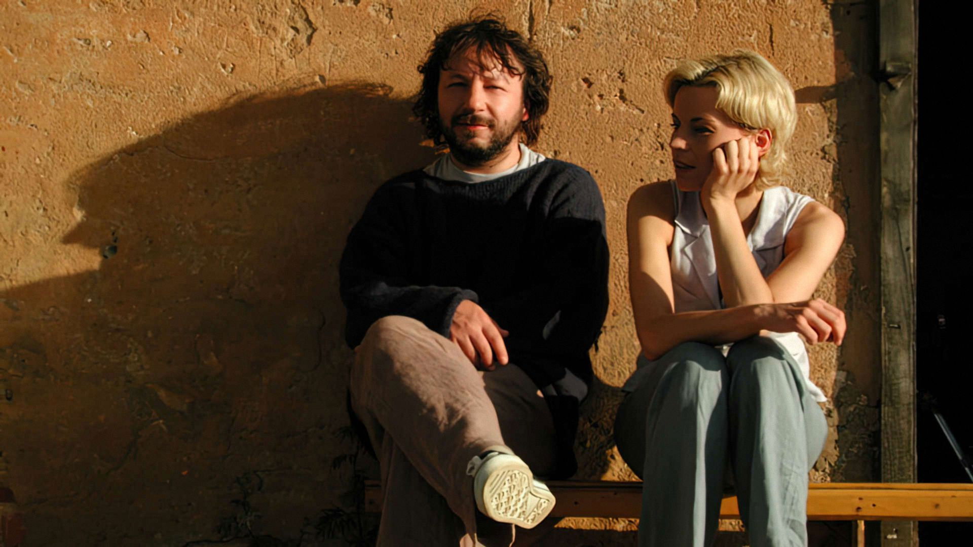 Squint Your Eyes Background