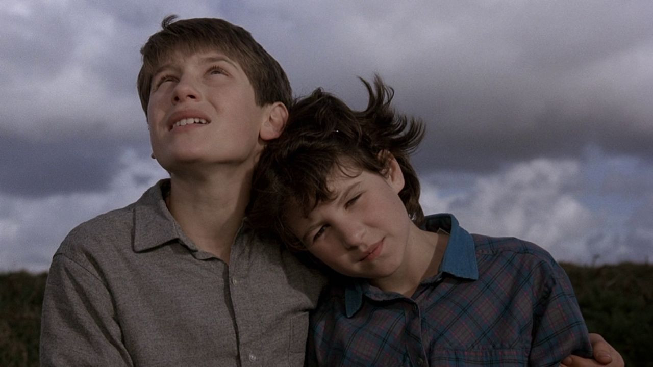 Paperhouse Background