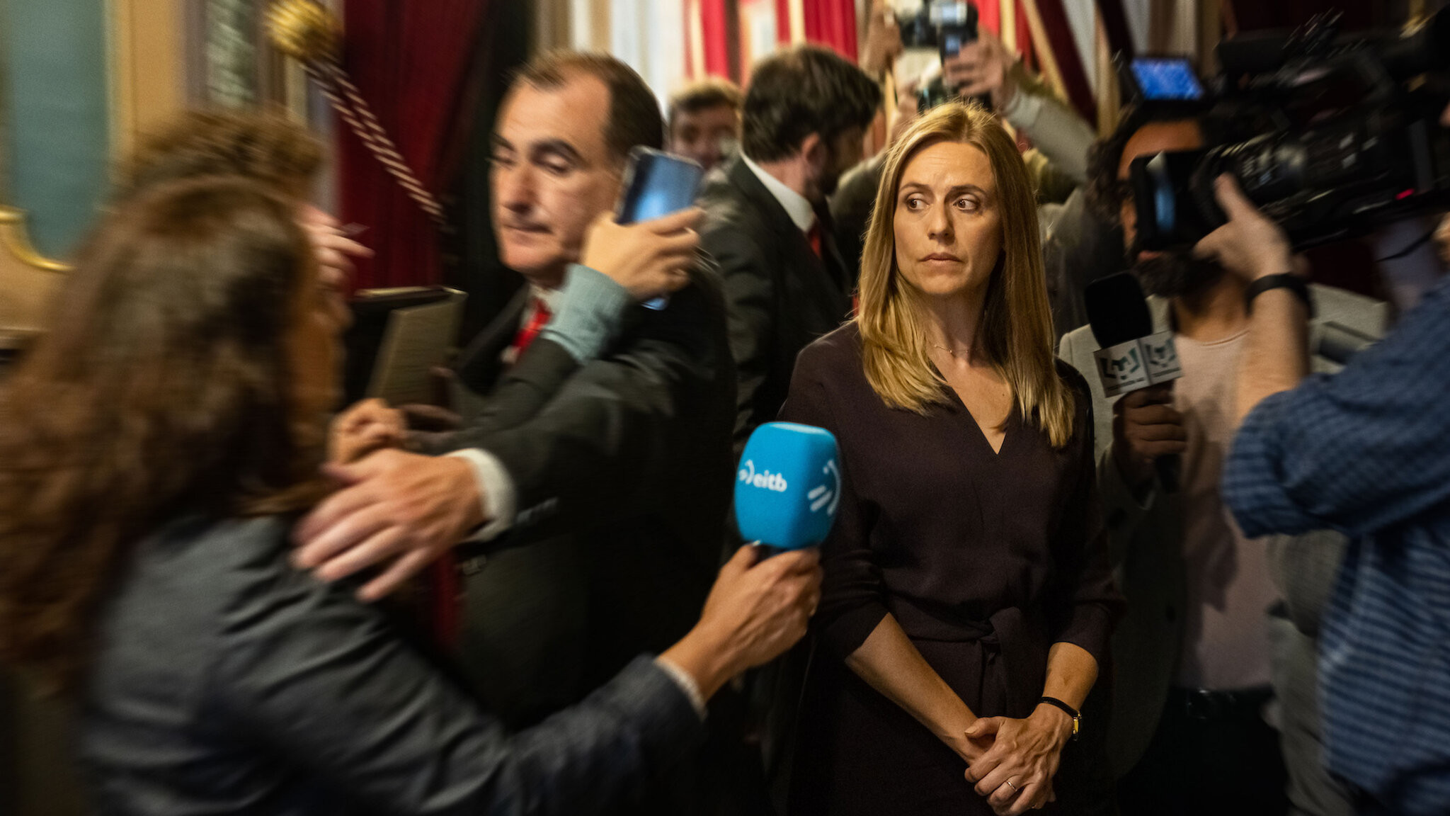 Intimidad Background