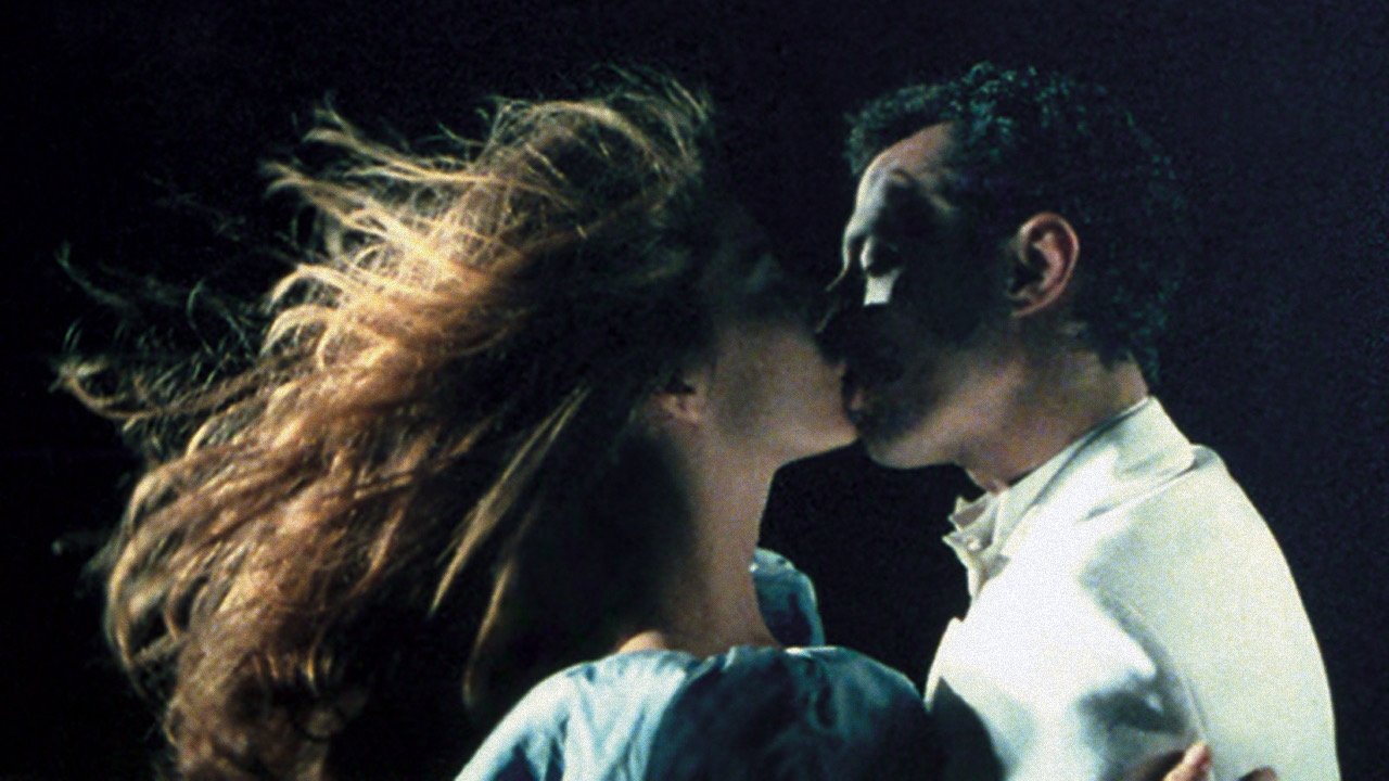 Kiss 2348/72 Background