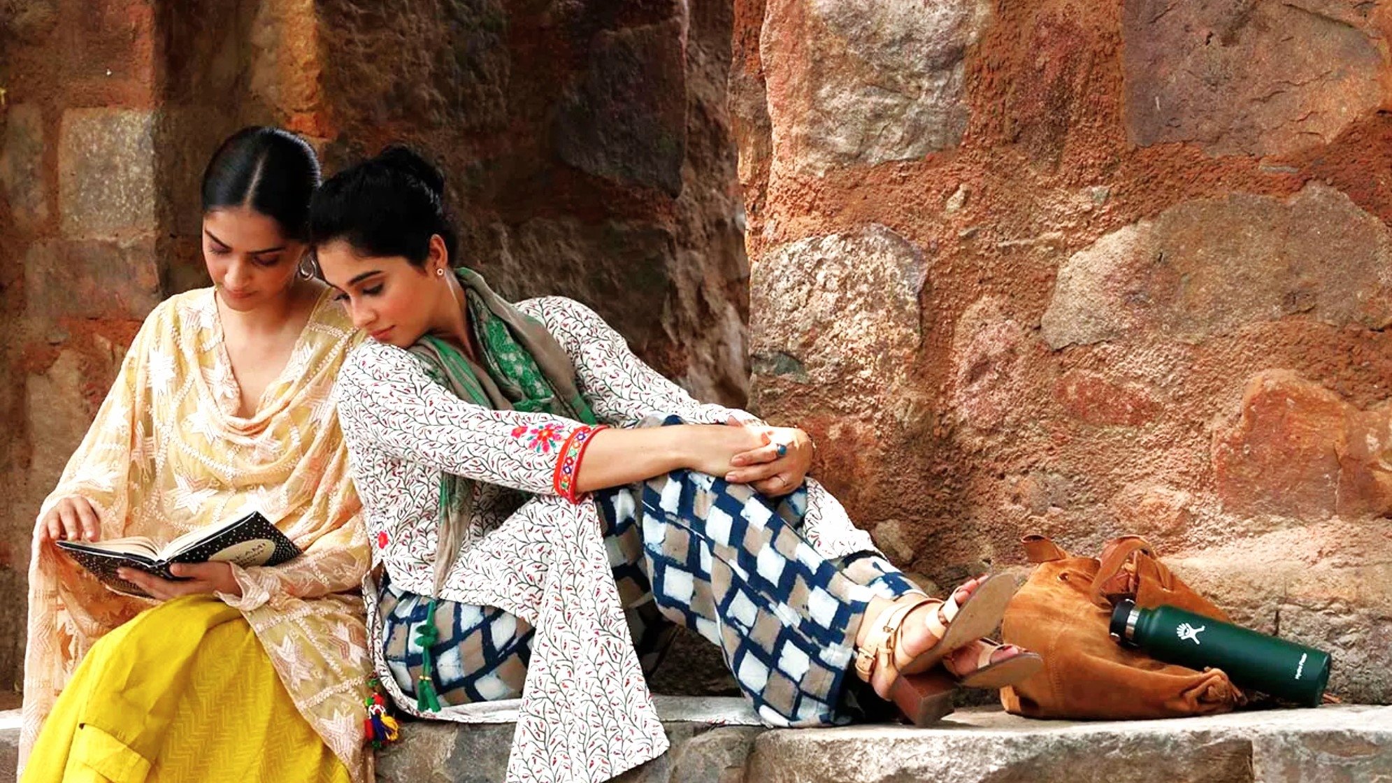 Ek Ladki Ko Dekha Toh Aisa Laga Background