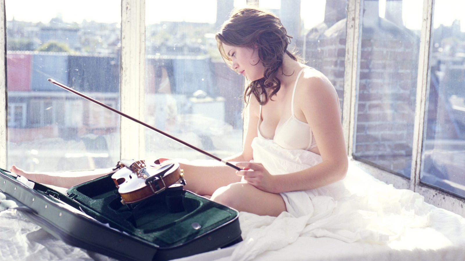 LelleBelle Background