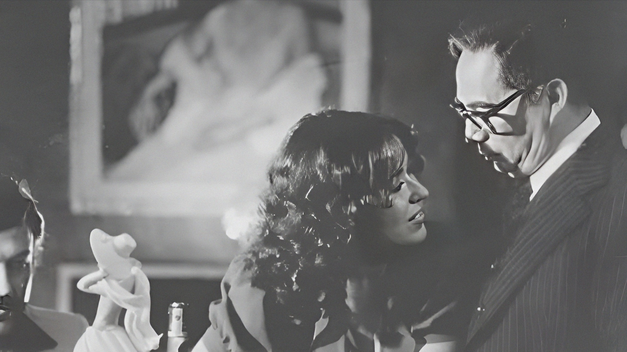 La víspera Background