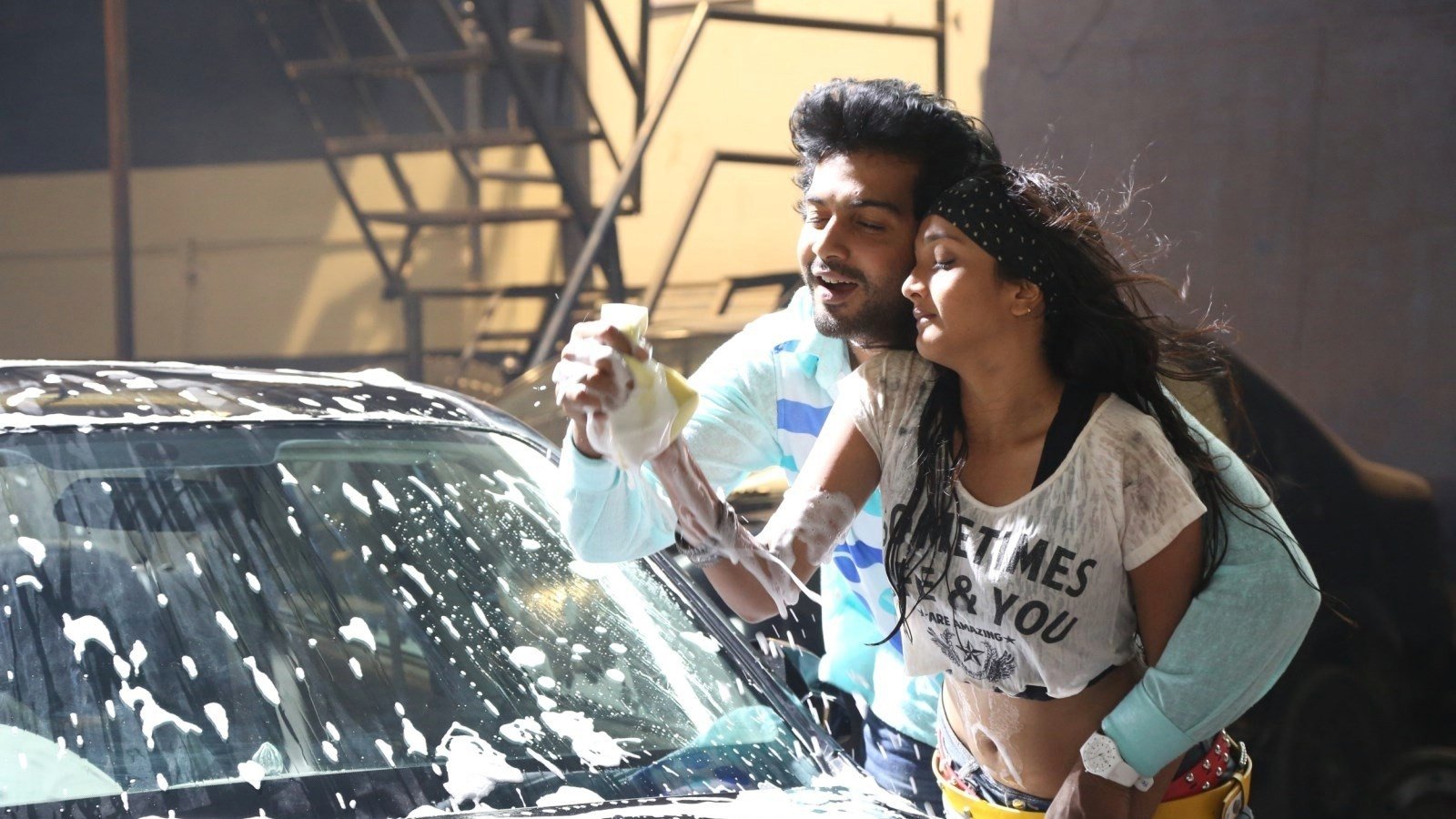 Aayirathil Iruvar Background