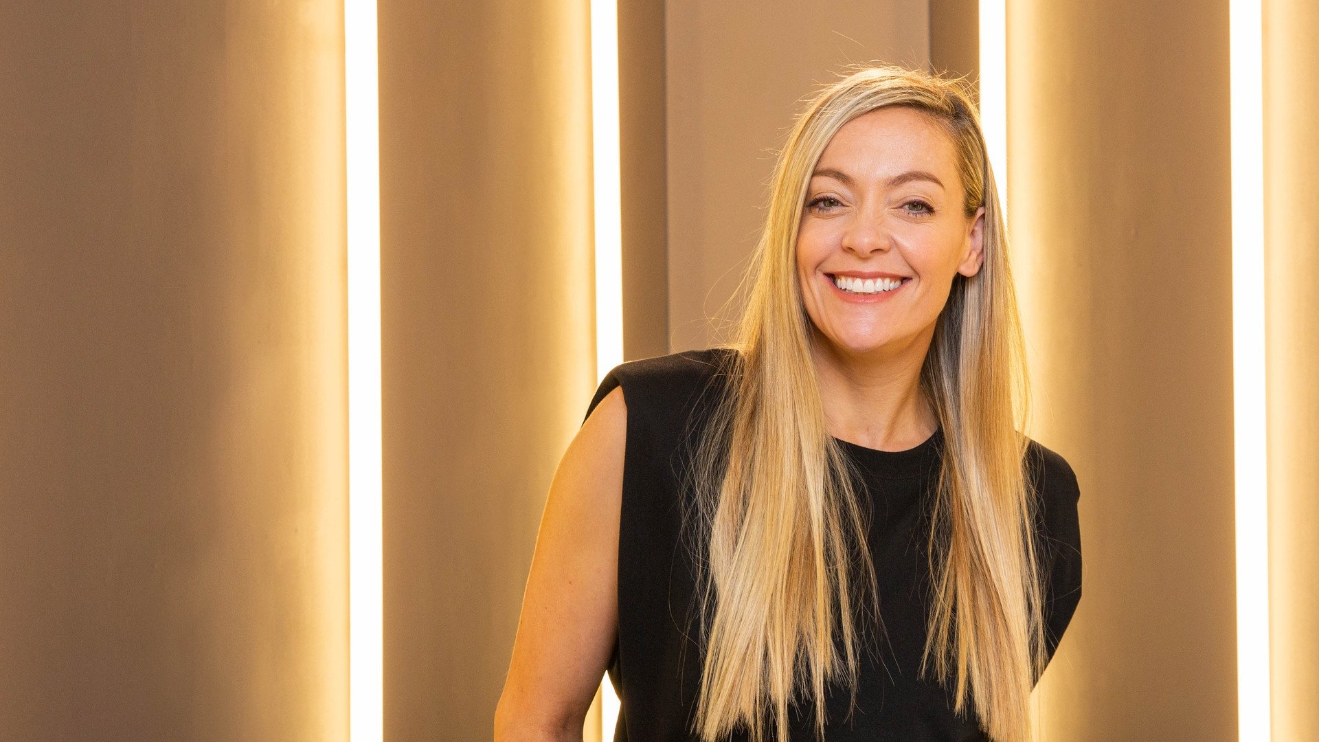 10 Years Younger in 10 Days Background