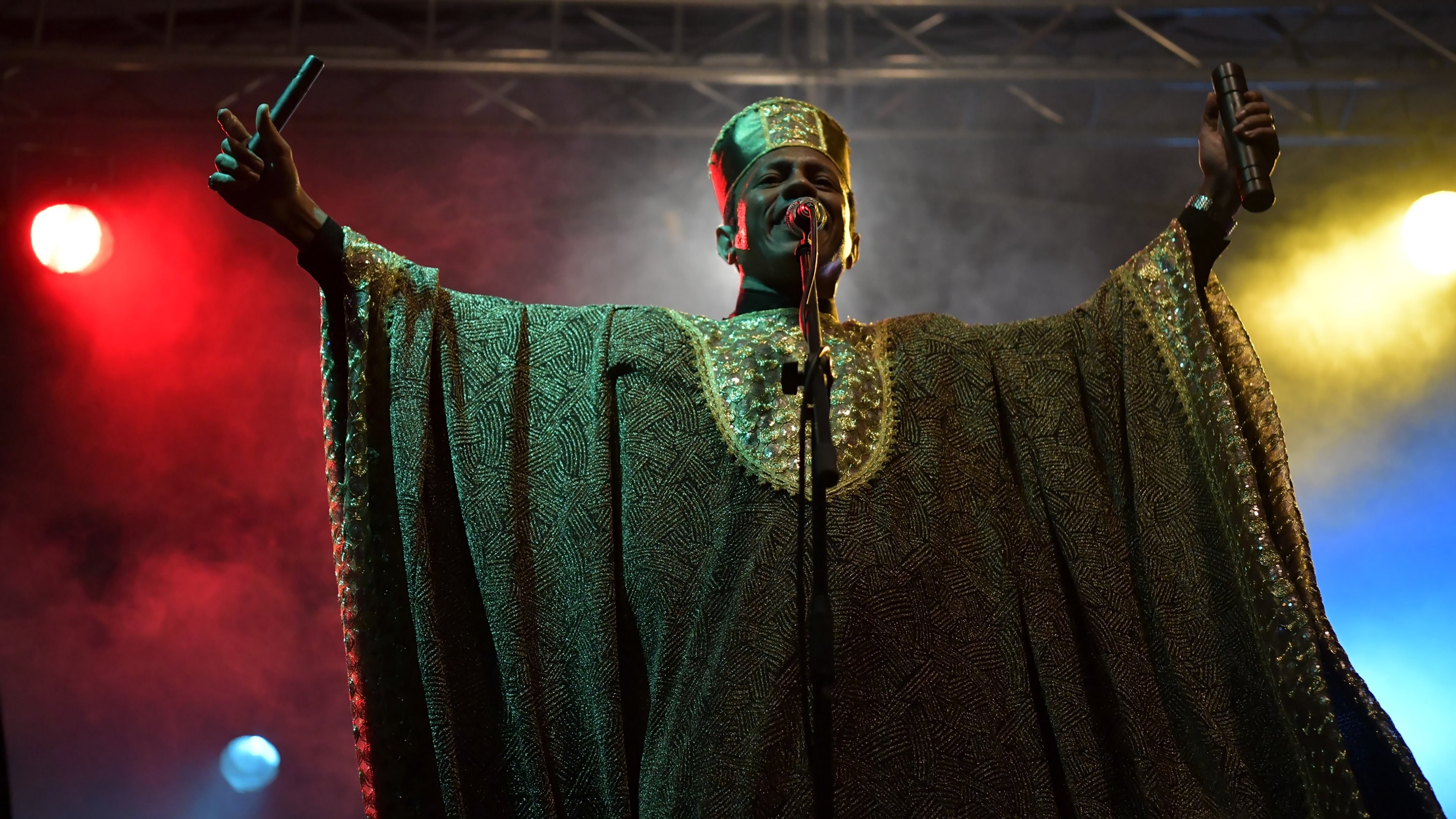 Rebelión Background