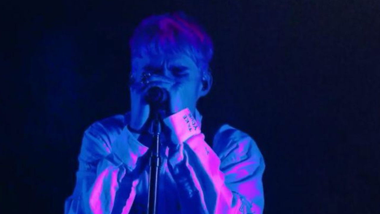 WATERPARKS: THE ANTI TOUR PERFORMANCE Background