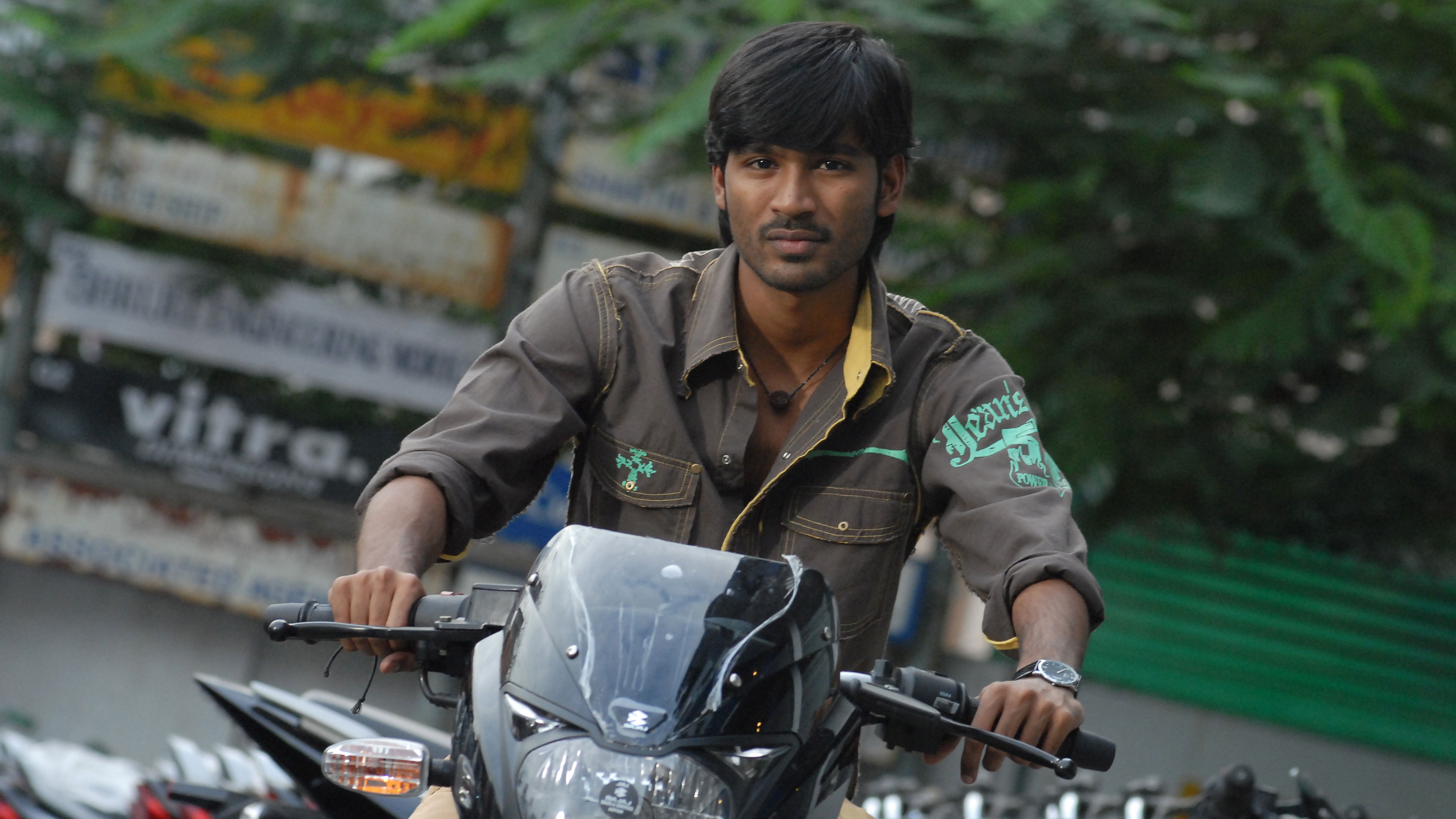 Polladhavan Background