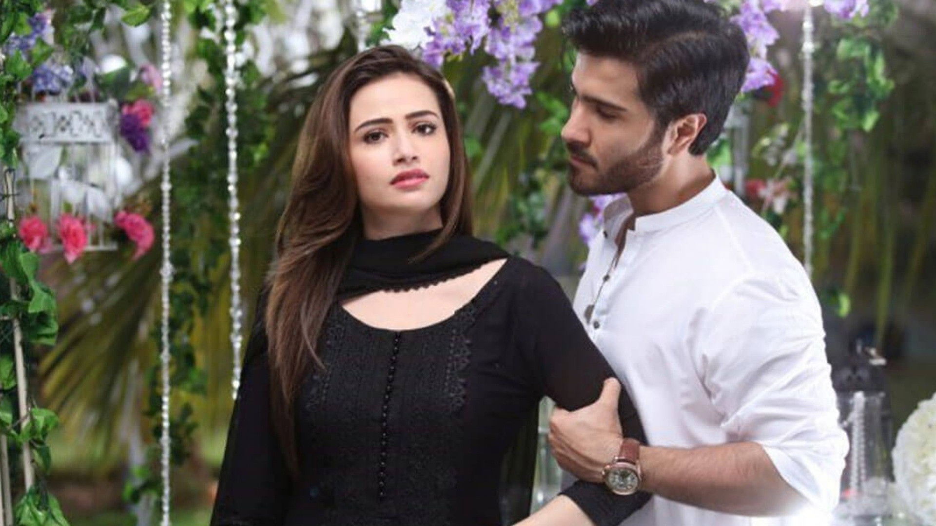 Khaani Background
