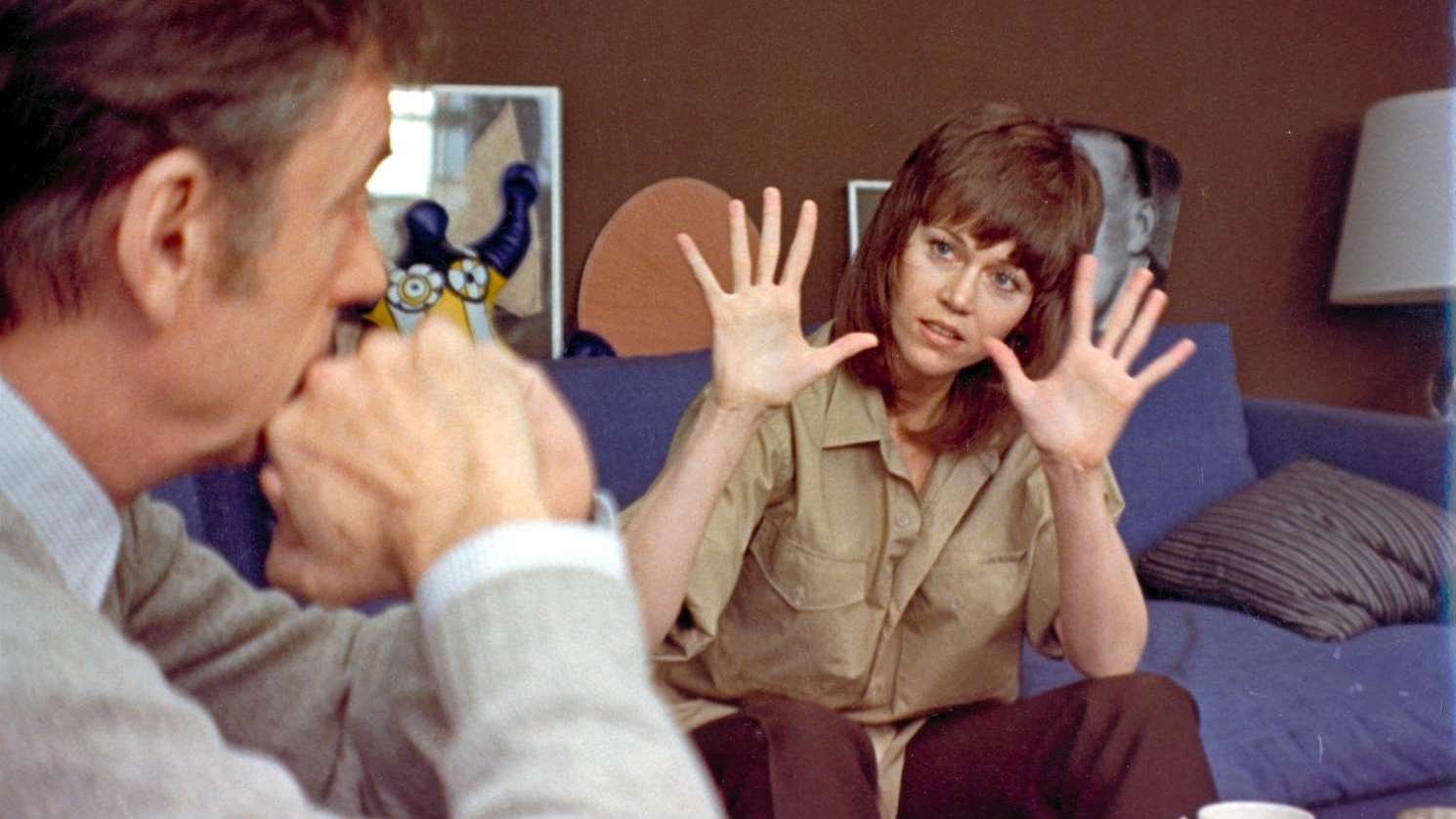 Tout Va Bien Background