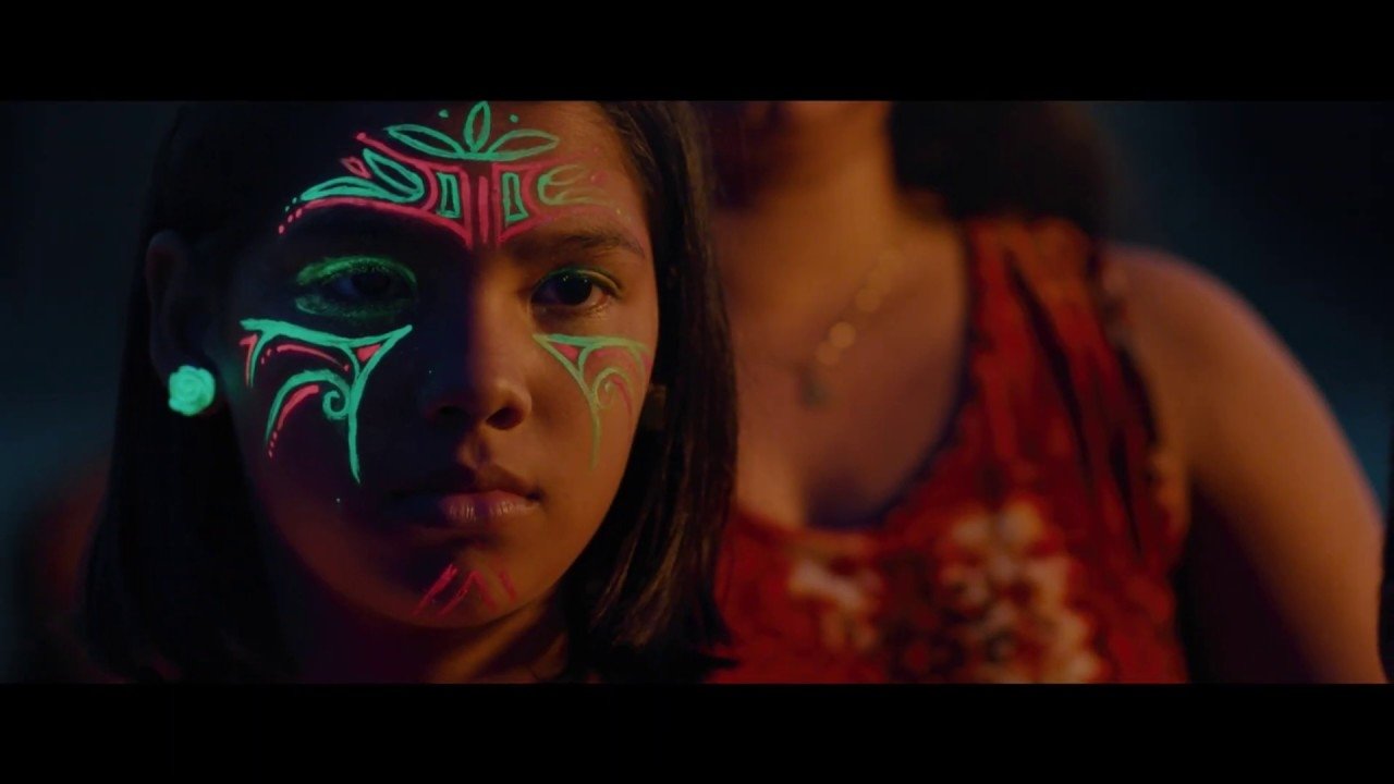 Los silencios Background