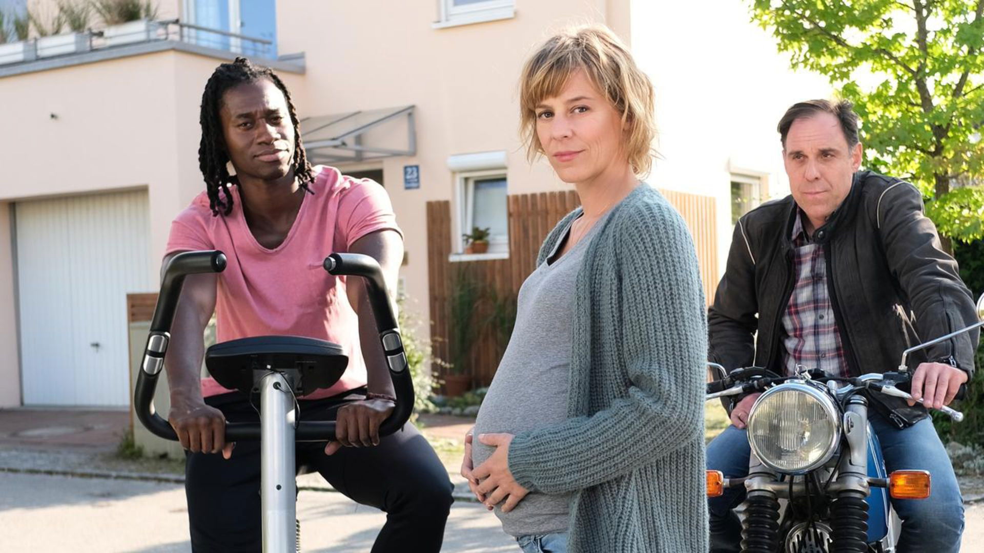 Annie – Kopfüber ins Leben Background