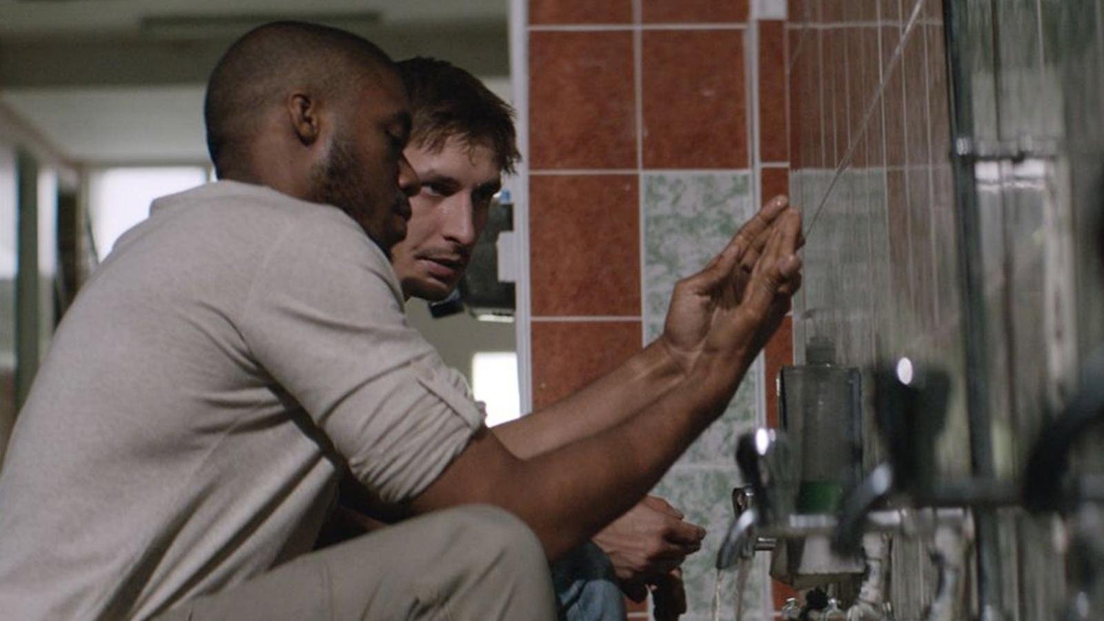 Snow in Paradise Background