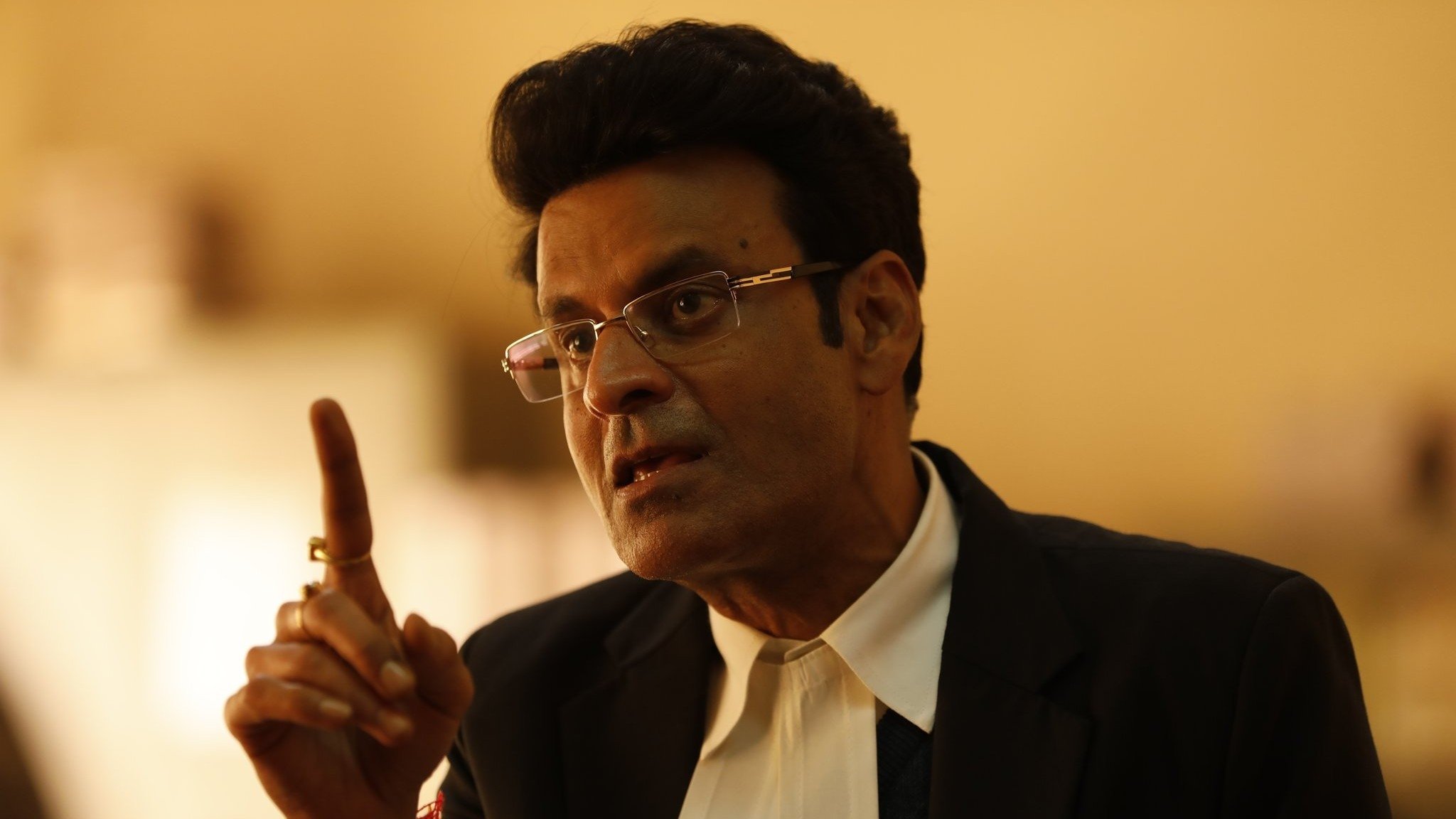 Sirf Ek Bandaa Kaafi Hai Background