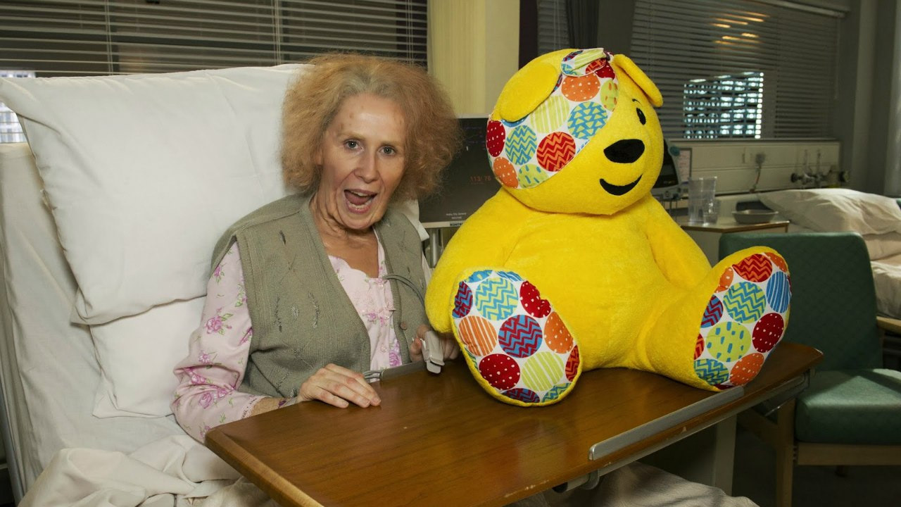 Catherine Tate's Nan vs Holby City Background