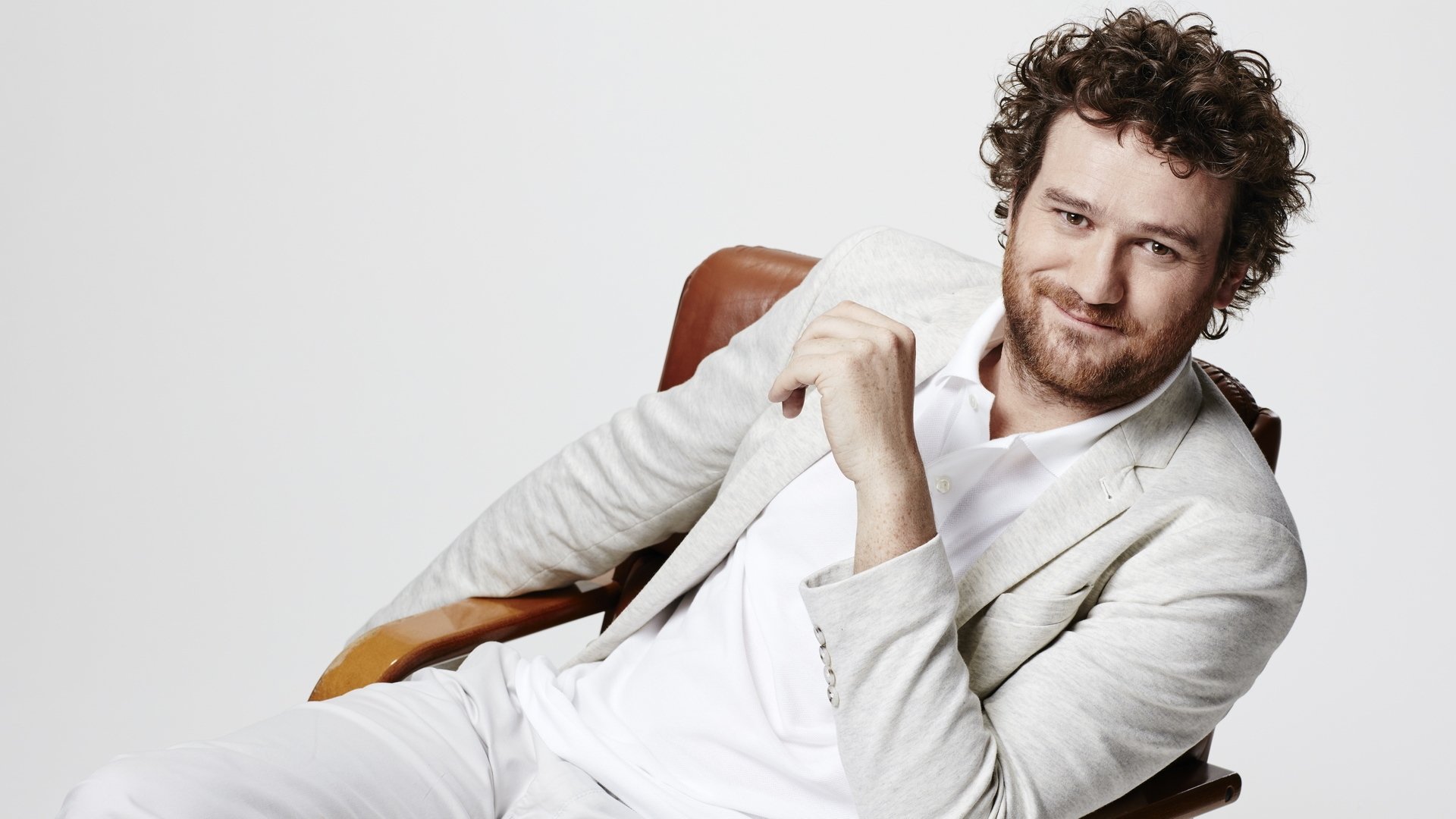 Olivier de Benoist - Fournisseur d'excès Background