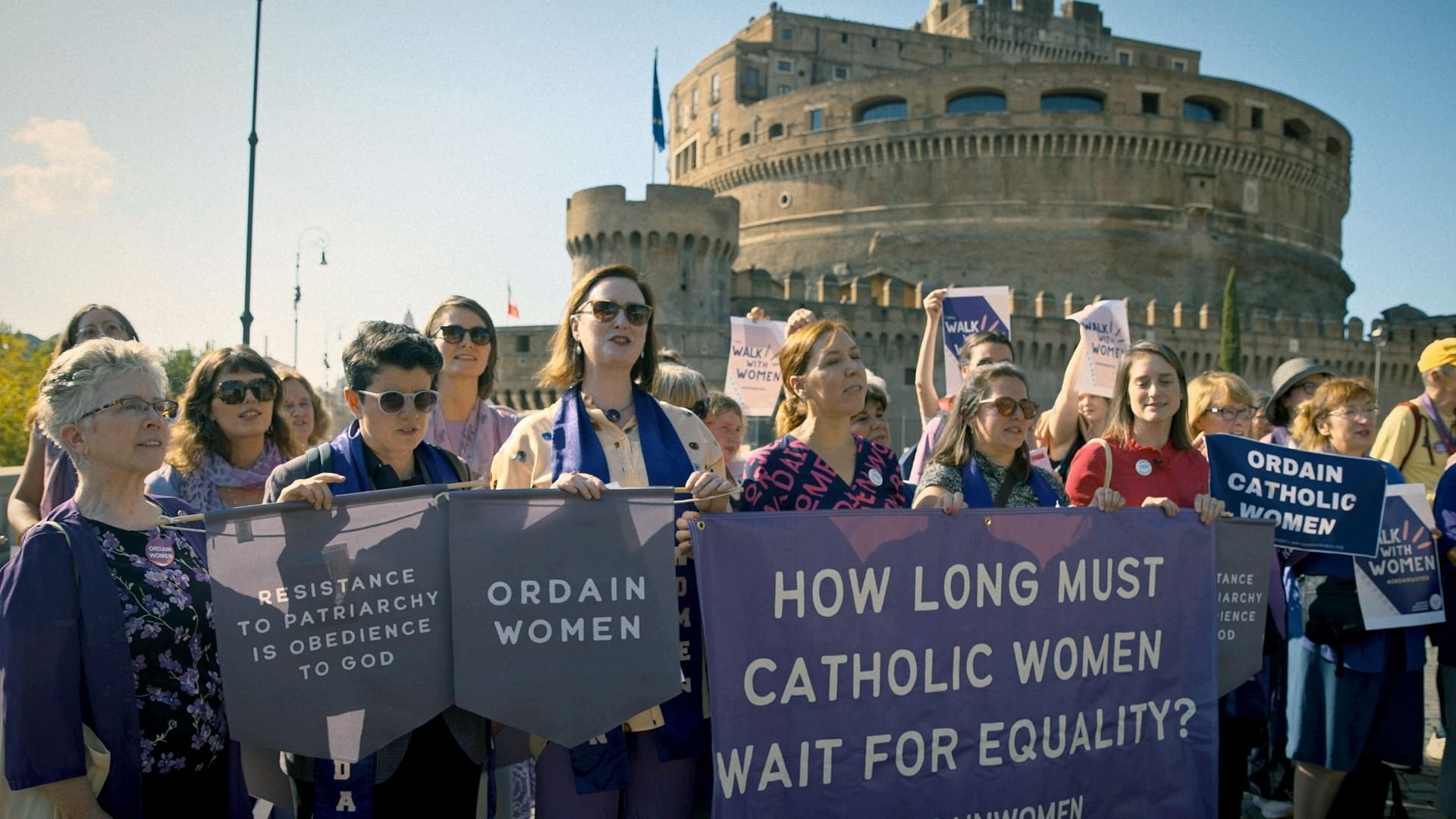 Femmes prêtres : vocations interdites Background