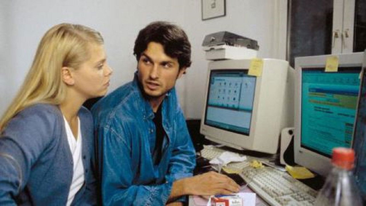 Natalie III - Babystrich Online Background