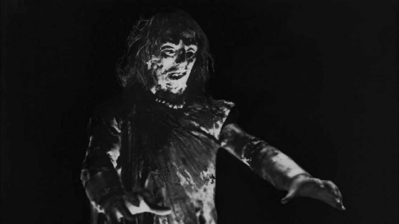 La maldición de la momia azteca Background