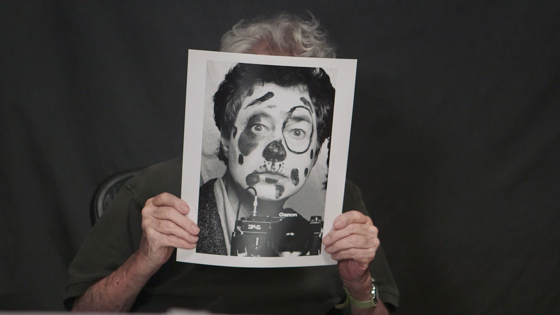 Elliott Erwitt - Silence Sounds Good Background