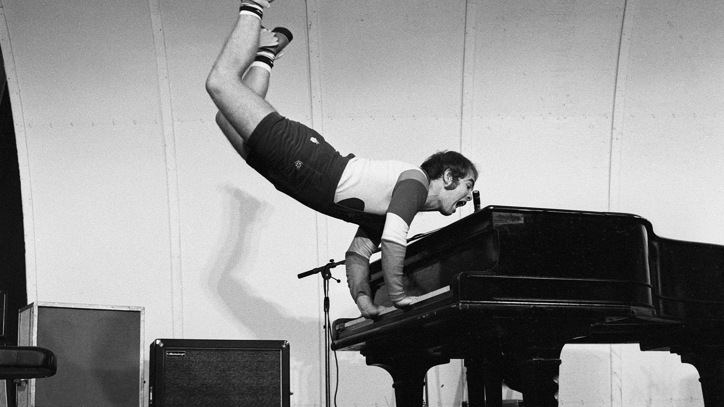 Elton John in Stockholm Background