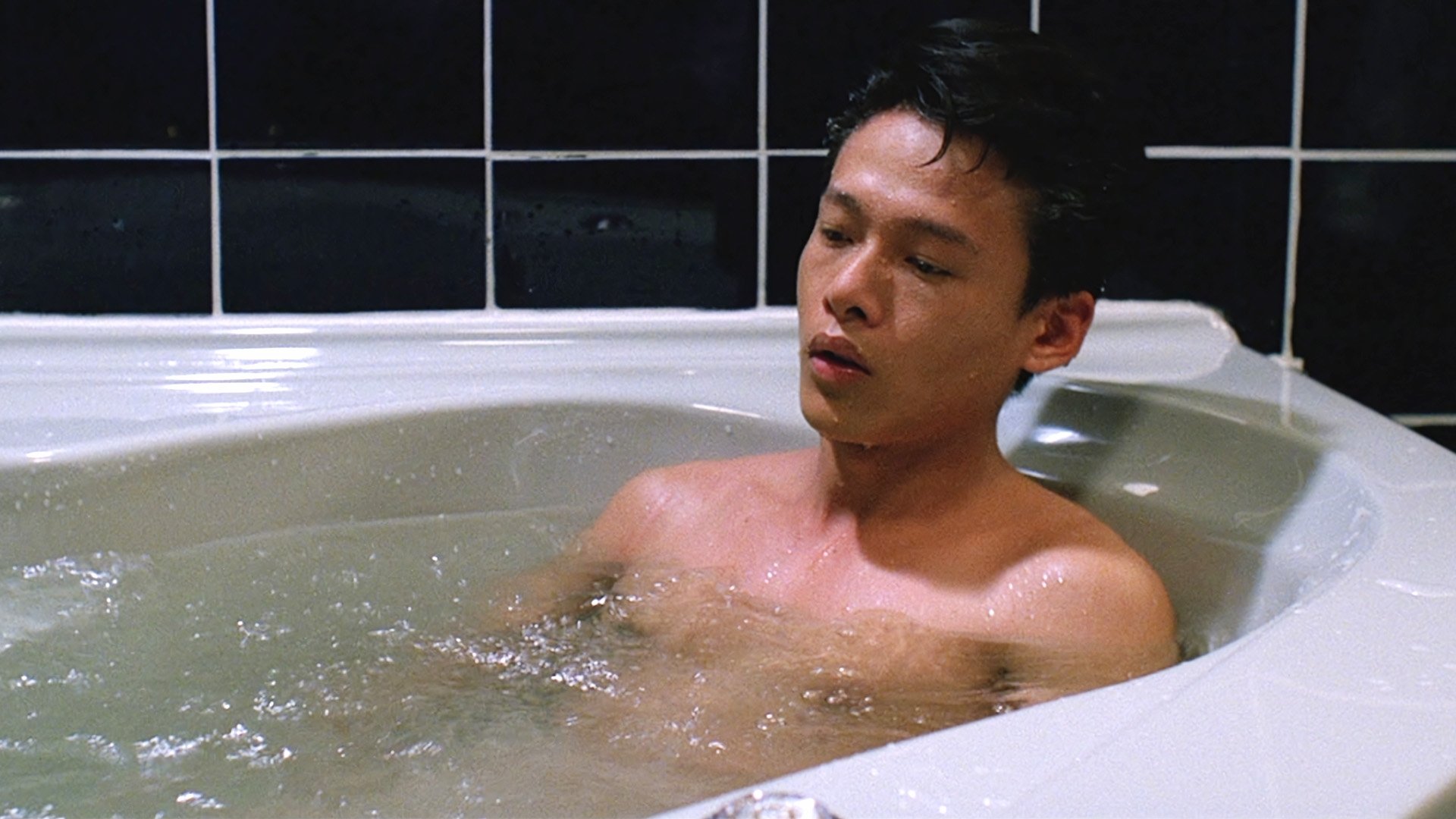 Vive L'Amour Background