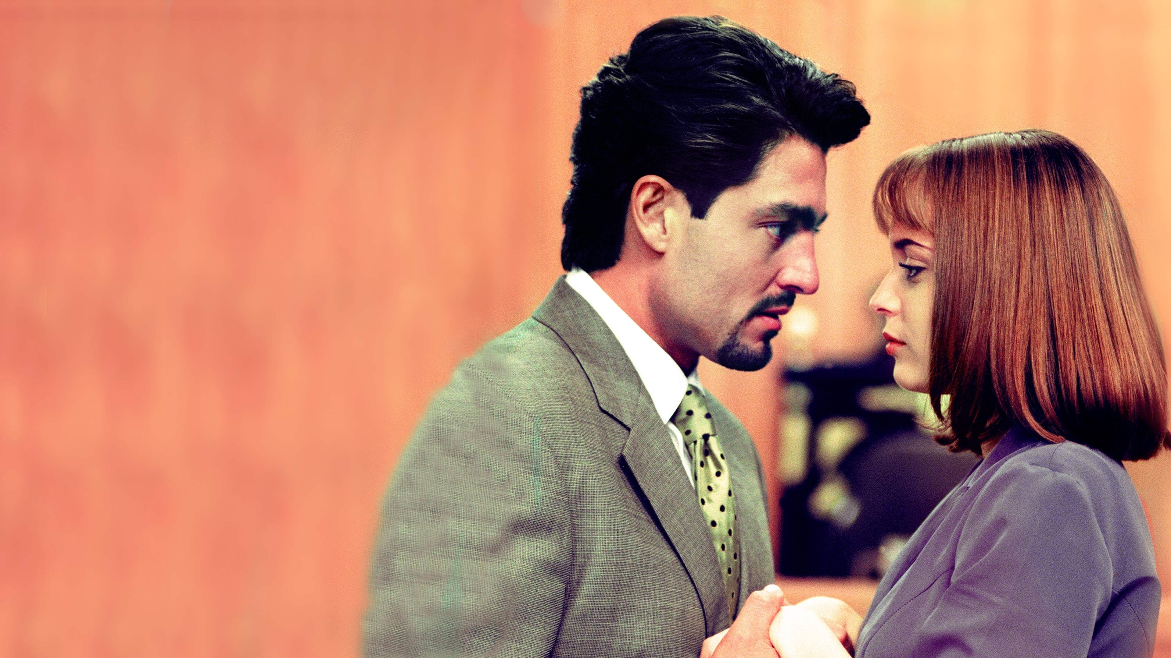 Más allá de... La usurpadora Background